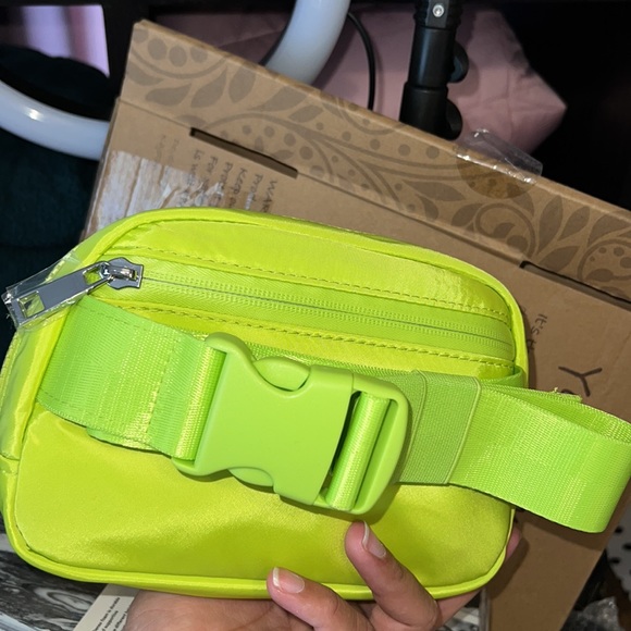 ☘️Belt Bag - PoshFest 2023 Exclusive - Picture 5 of 5